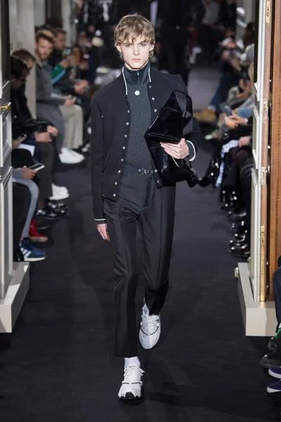 Look 43